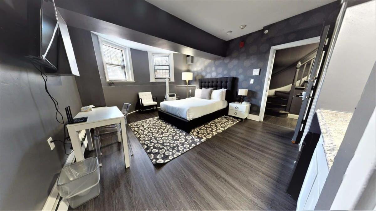 Lower Level Studios In Hip Bay Village Boston Exterior foto